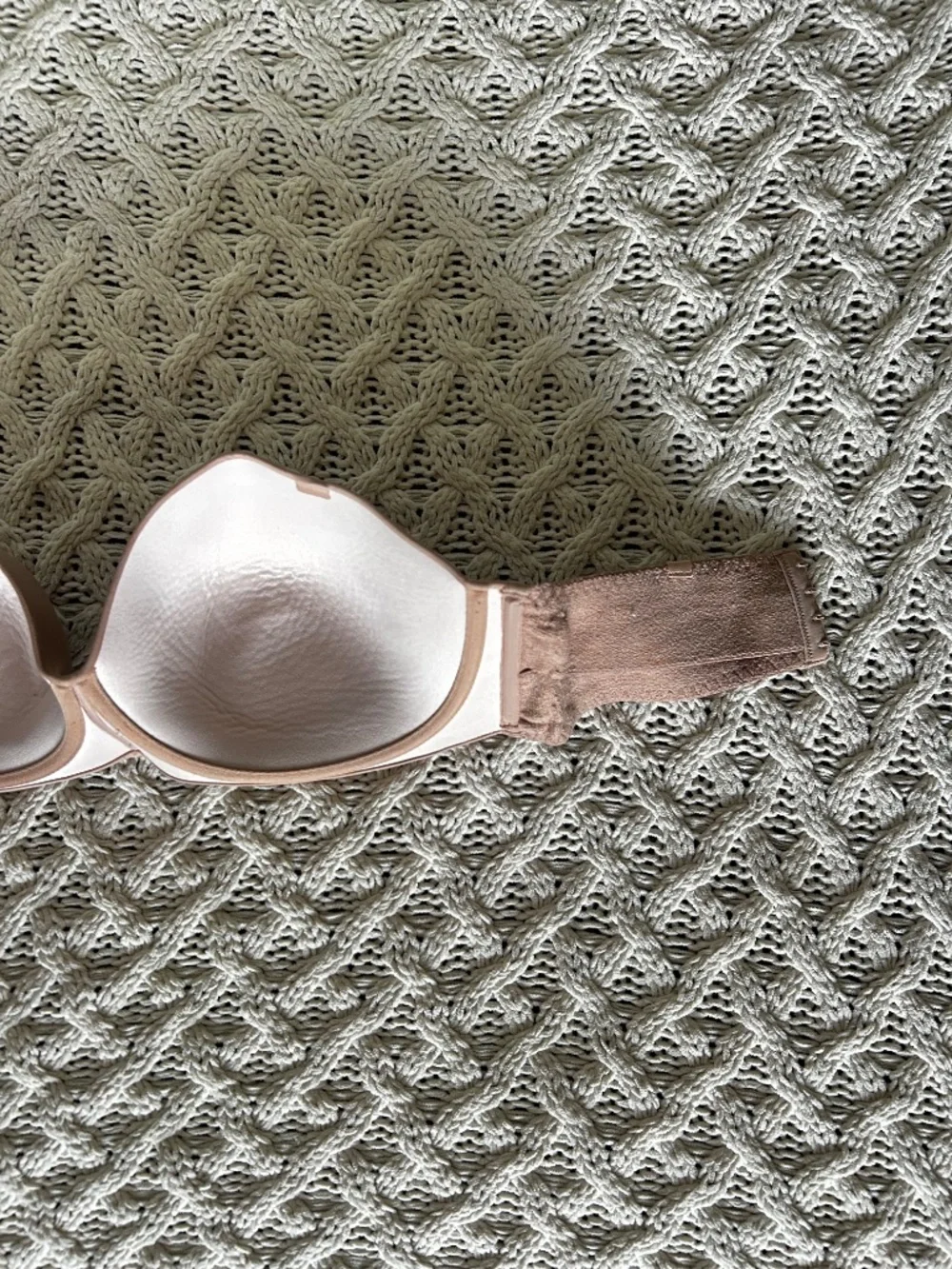 Nude seamless strapless bra 🤎
